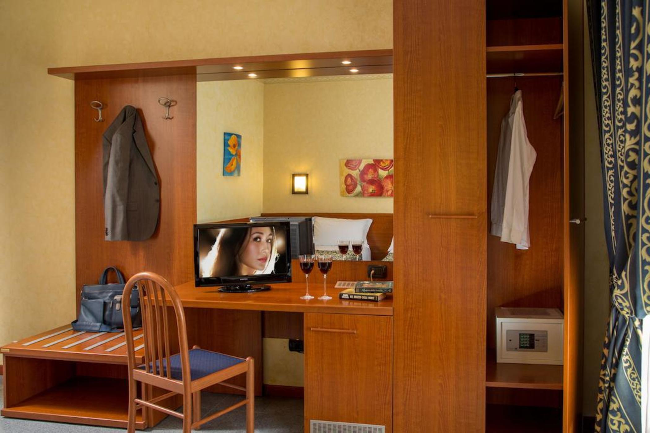 Hotel Jonico Рим Екстериор снимка
