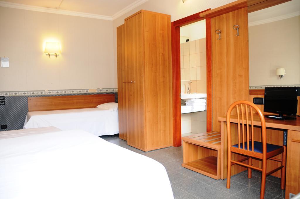 Hotel Jonico Рим Екстериор снимка